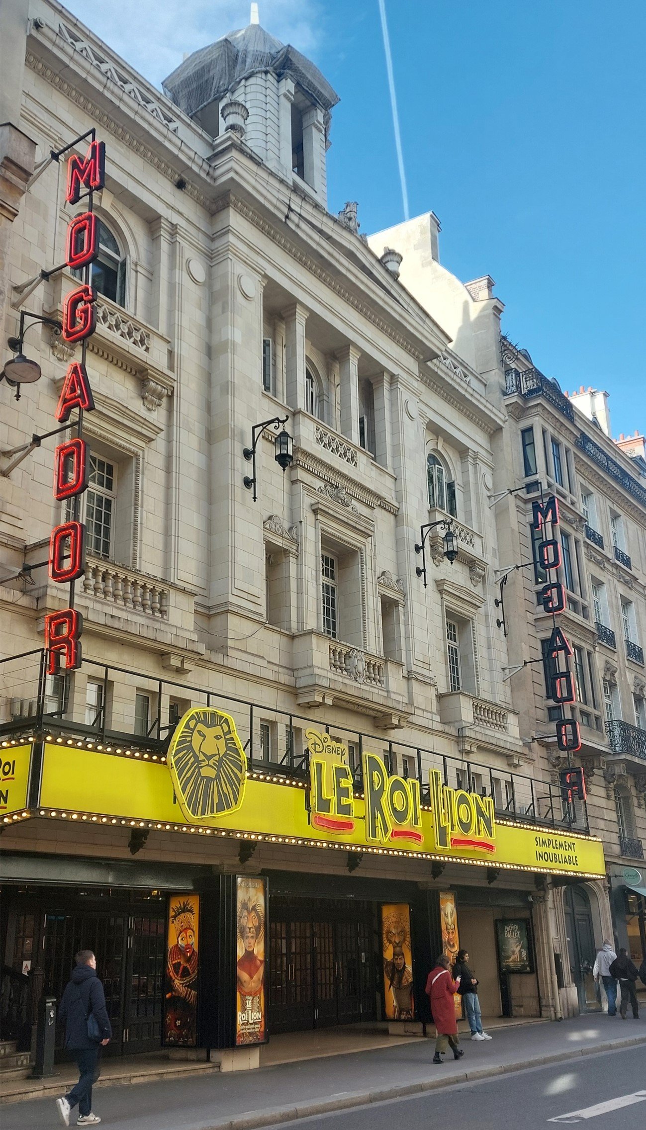 Le Petit Toit Madeleine flat is situated next to Mogador Theatre with successful, master play Le Roi Lion
