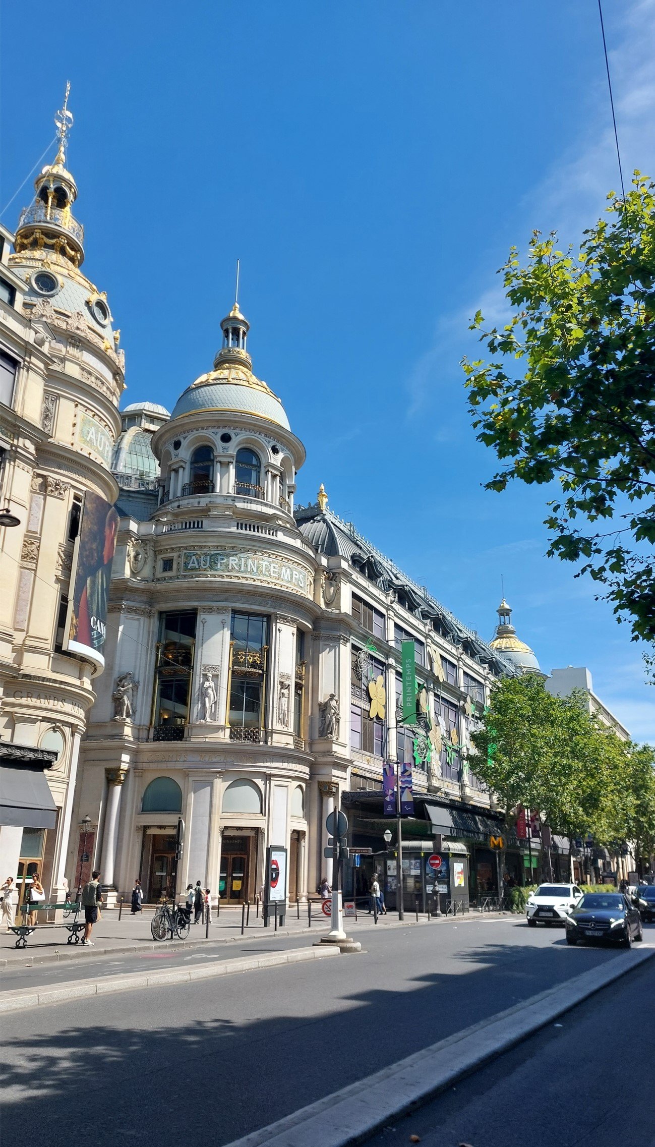 Le Petit Toit Madeleine Flat is situated next to Printemps Haussmann