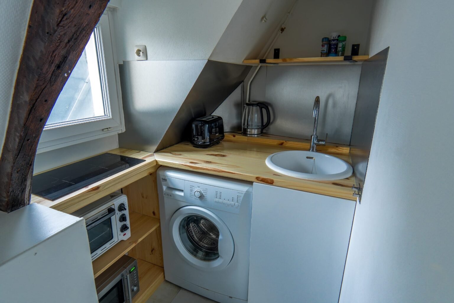 Le Petit Toit Madeleine kitchen