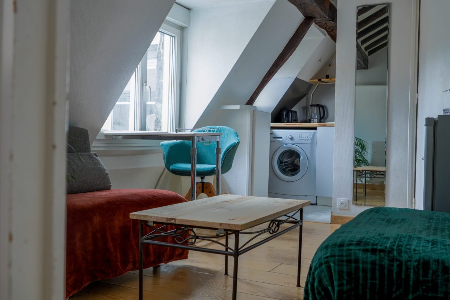 Le Petit Toit Madeleine living room with kitchen in the background